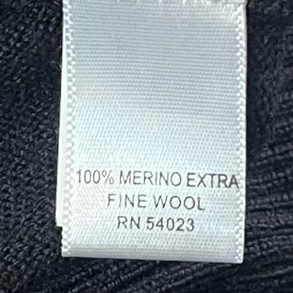 Banana Republic Men’s Black V Neck Sweater Merino Wool Knit Pullover Large - Picture 5 of 6